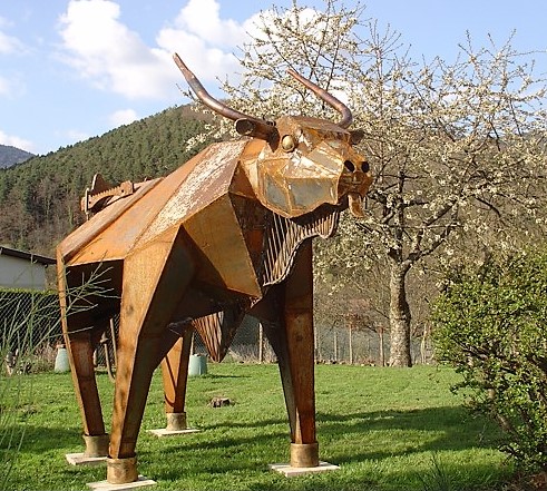 Taureau, sculpture de Roland Issenlor